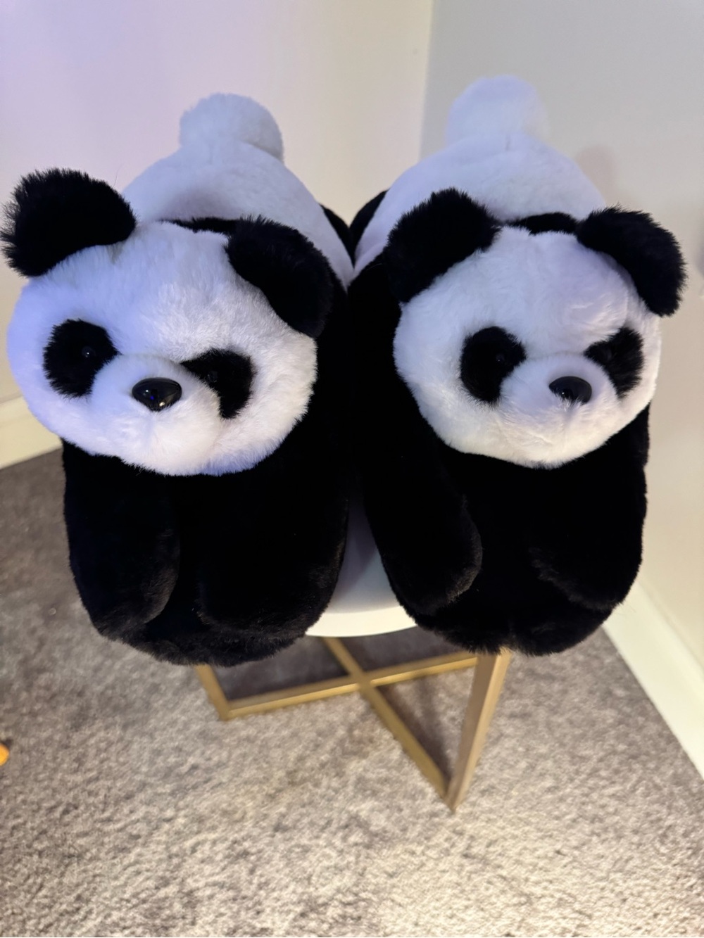 OPENHAHAHA Panda Animal Print Faux Fur Women's Slip-On Slippers Black White